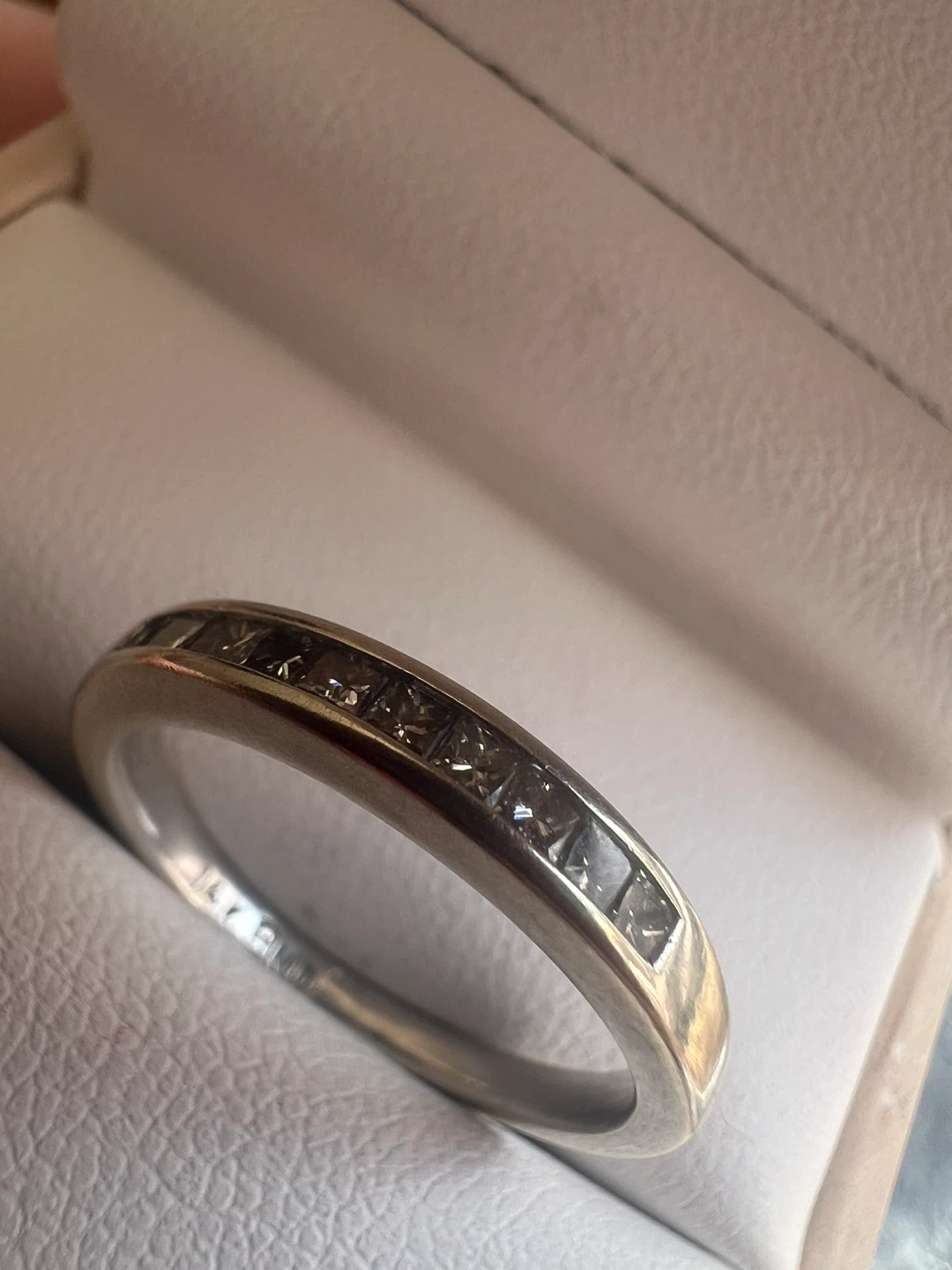 14k Diamond Band Ring - photo 4