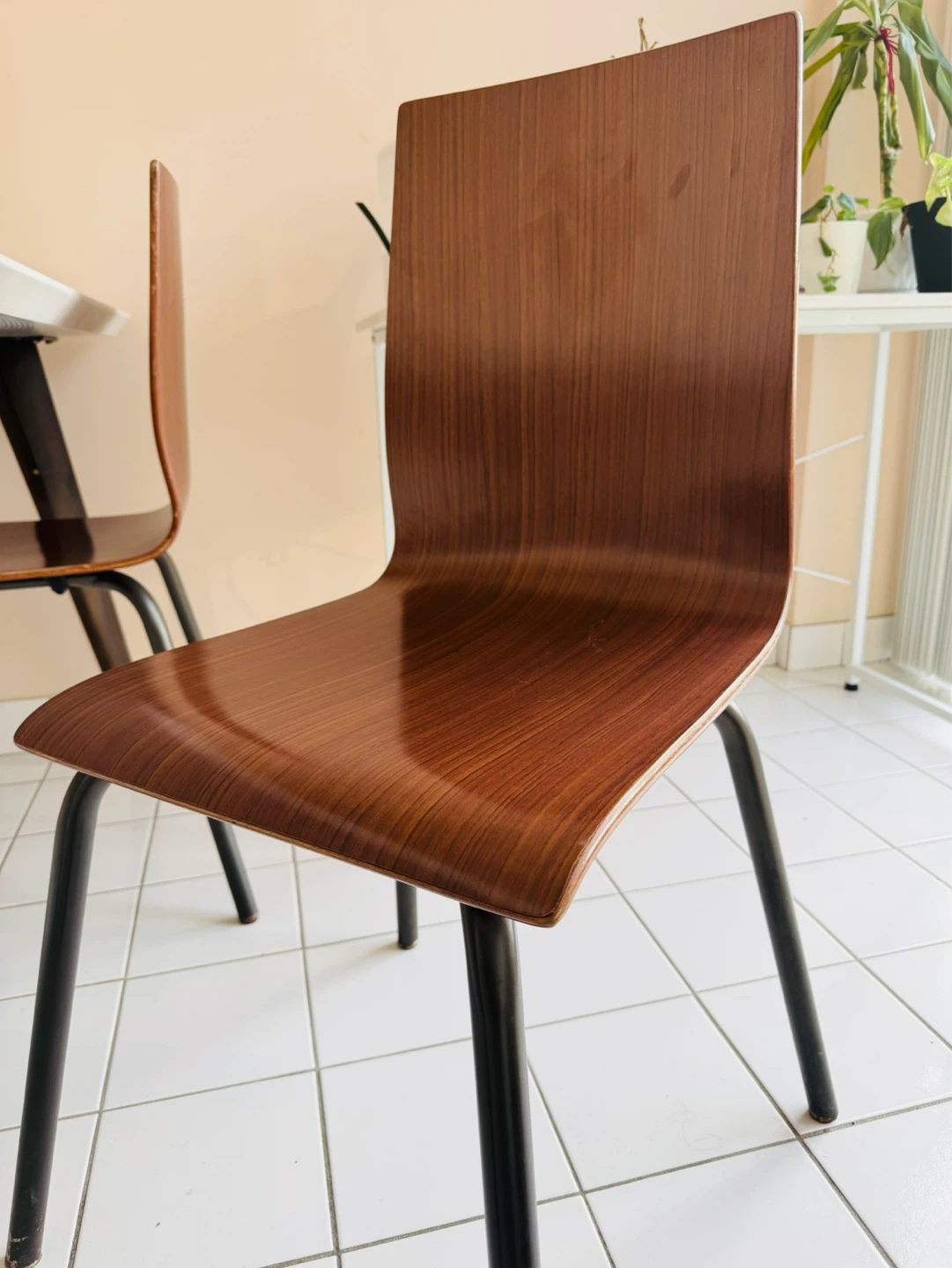 Table and 2 chairs, simple and practical - photo 4