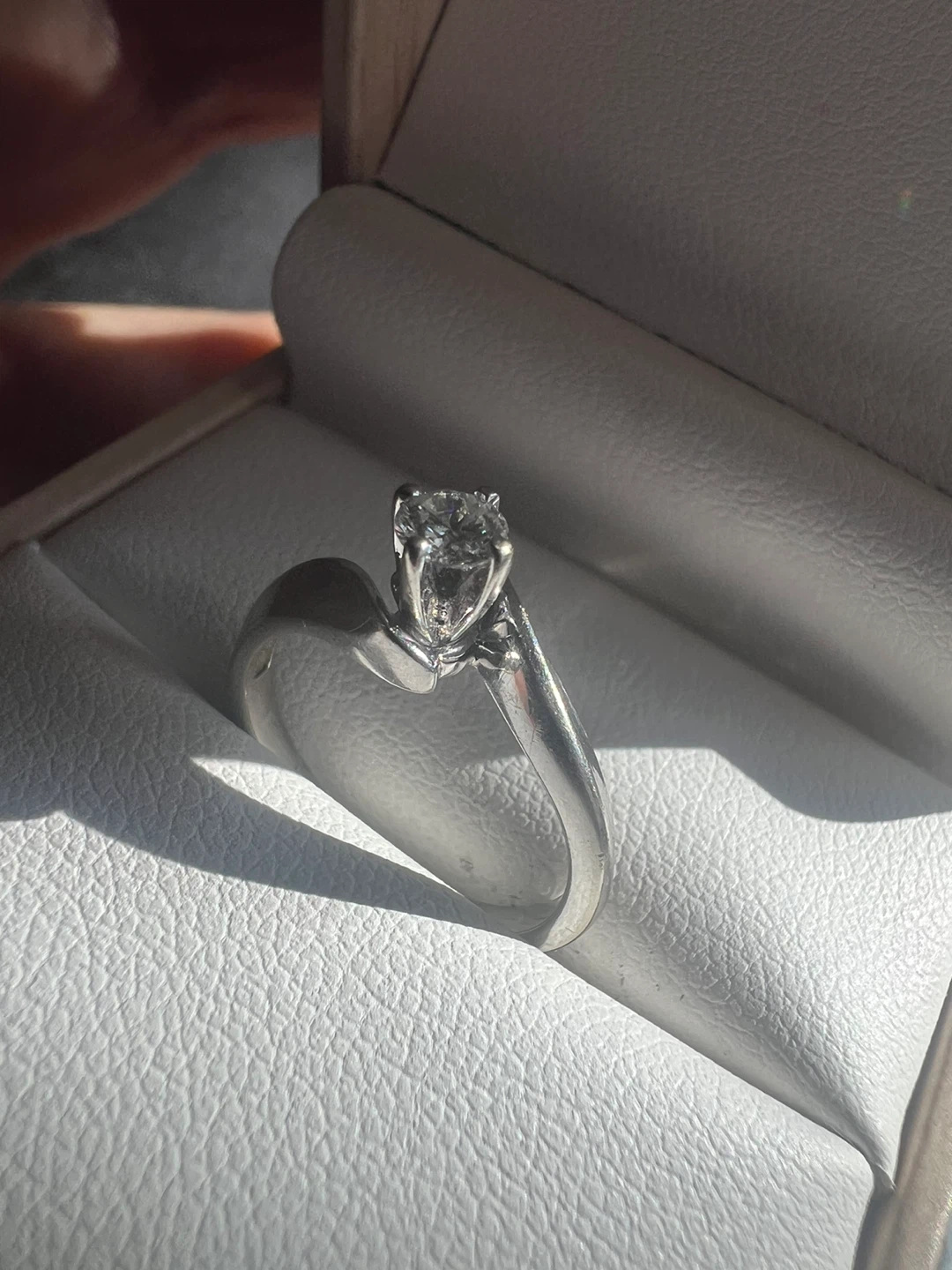 10 k diamond 0.20 carat ring - photo 2