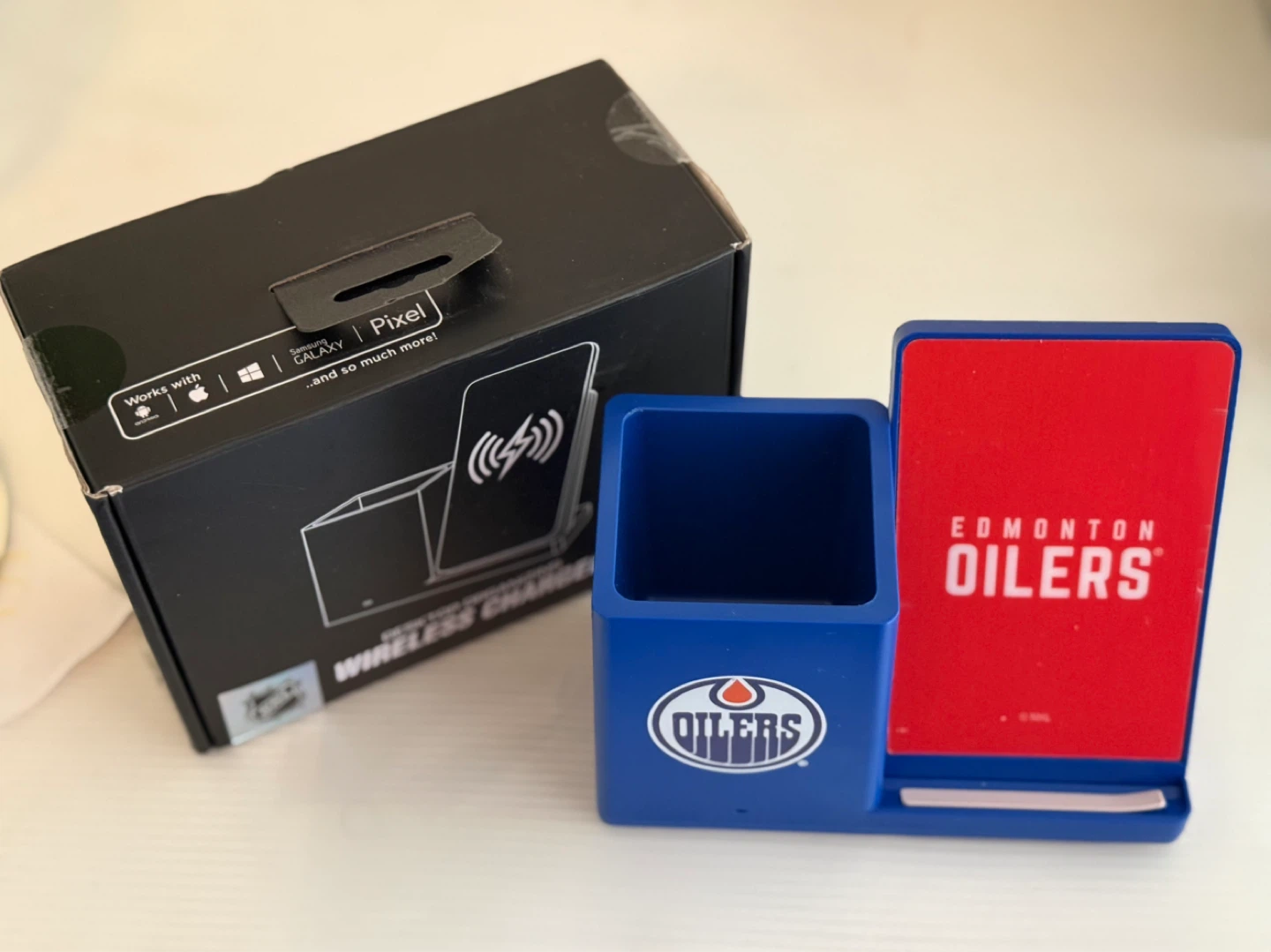 SOAR NHL Edmonton Oilers Wireless Charger & Desktop Organizer - photo 2