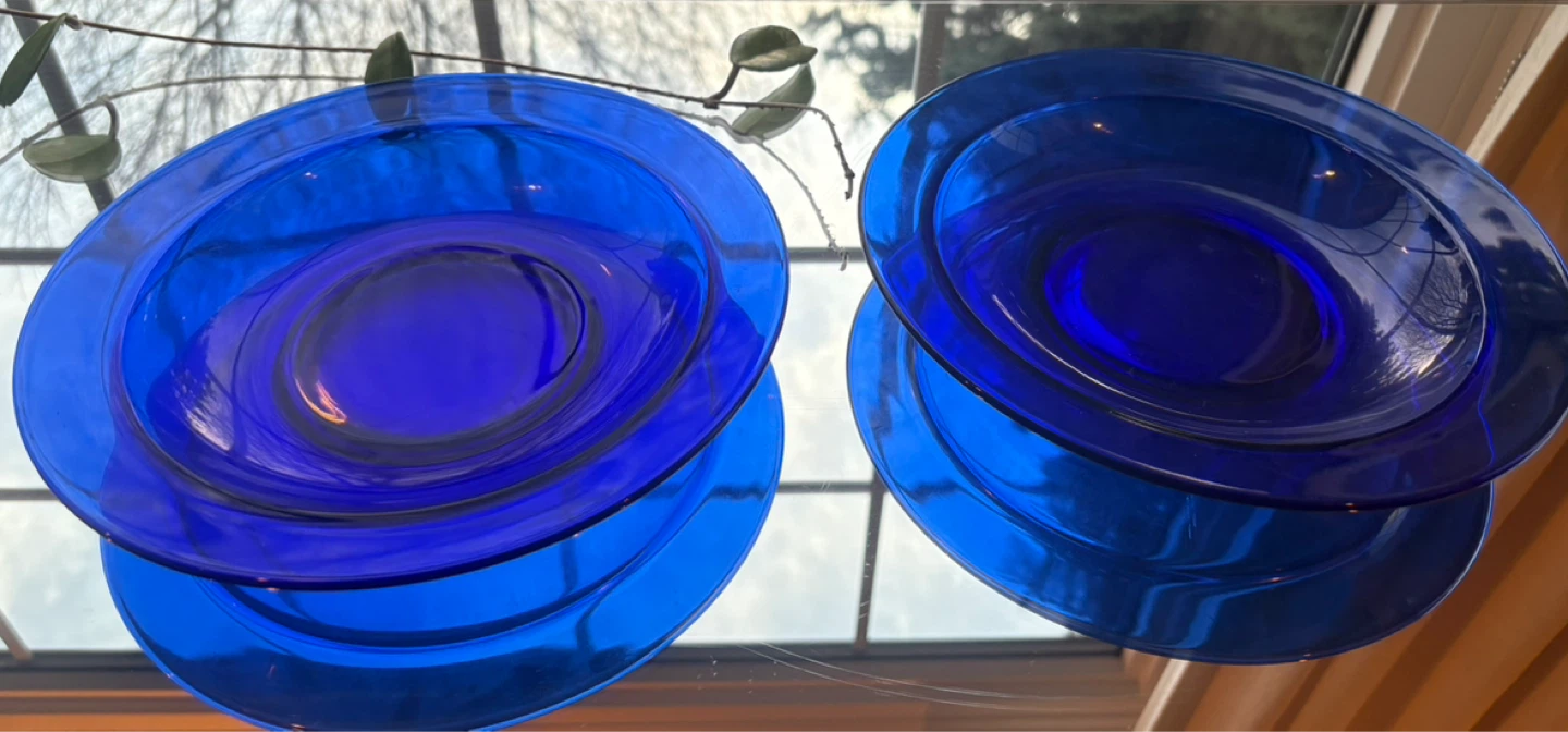 Vintage : Set of Four - Cobalt Blue Glass Bowls - photo 3