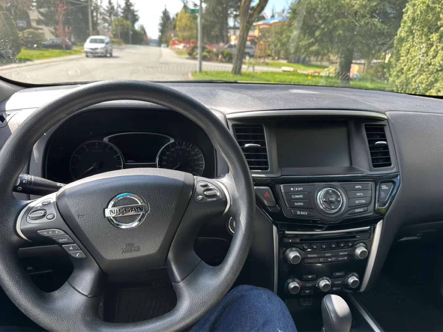 Black Nissan Pathfinder SUV - photo 5