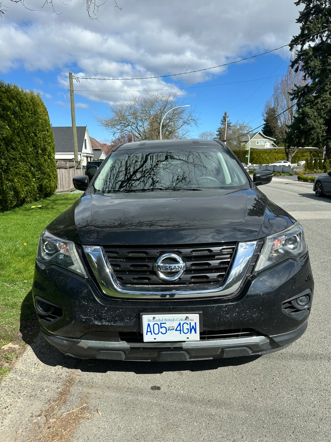 Black Nissan Pathfinder SUV - photo 2