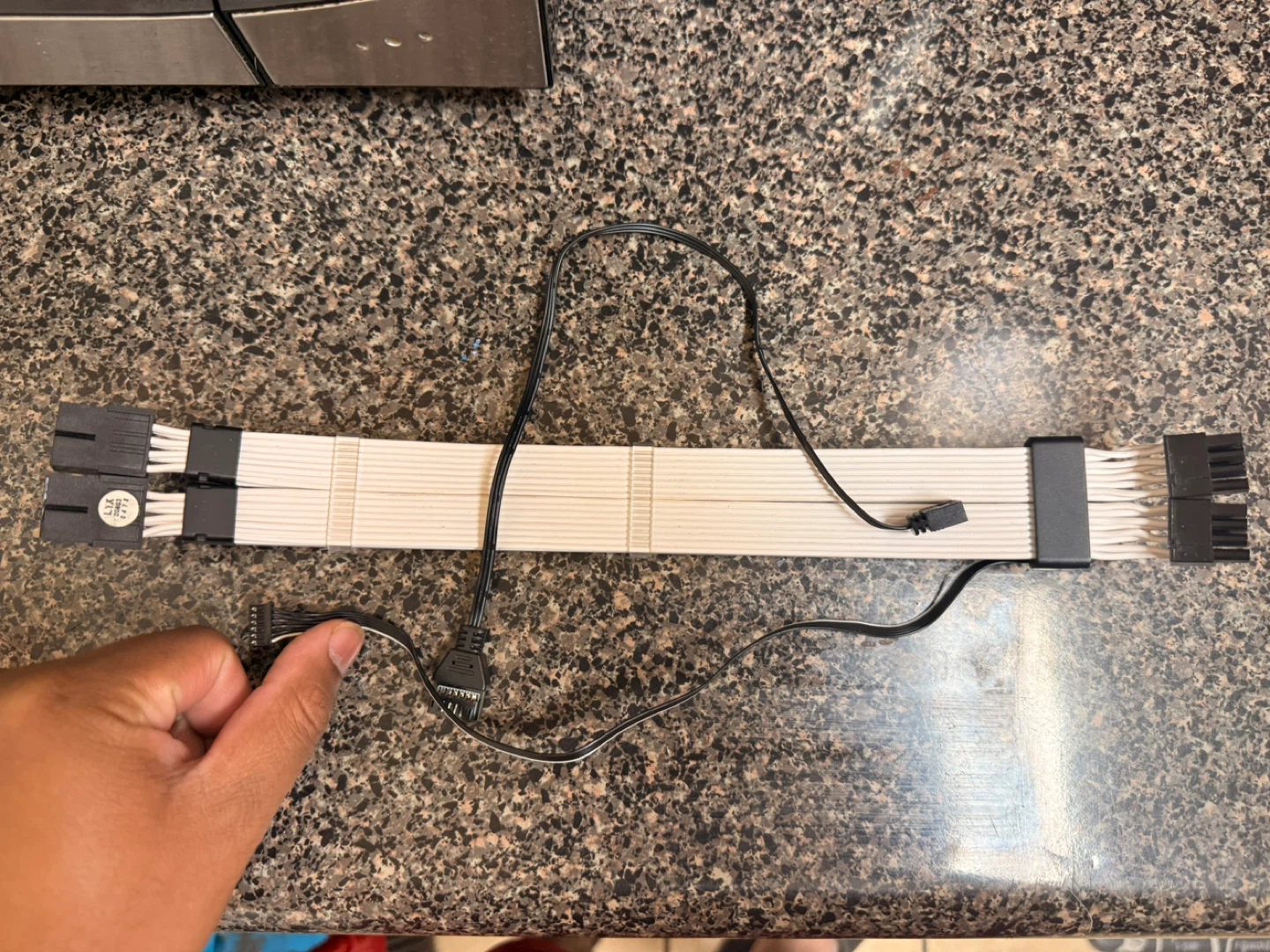 Lian Li Strimer Plus V2 24-Pin RGB PSU Cable - photo 2