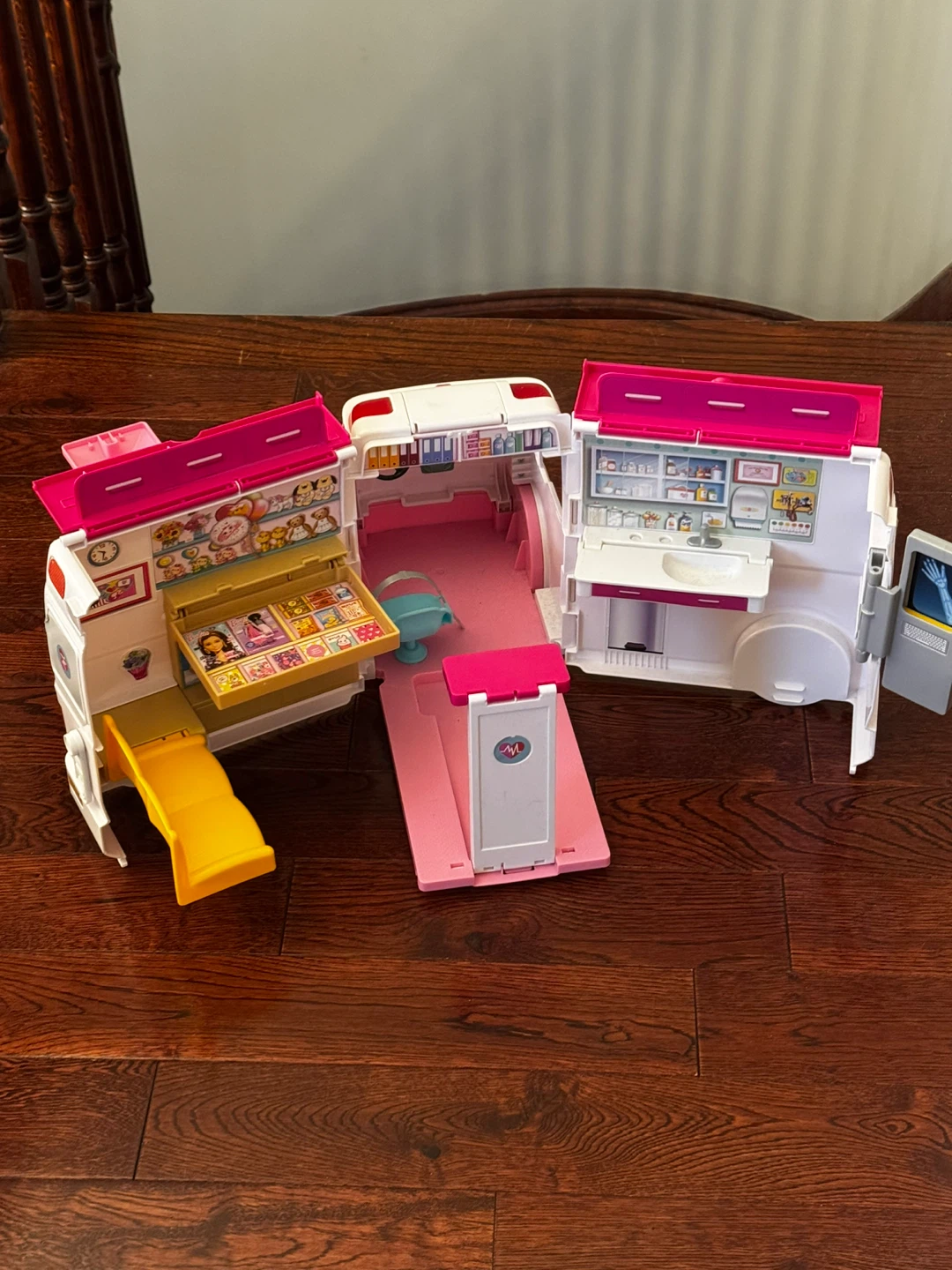 Barbie Transforming Toy Ambulance - photo 2
