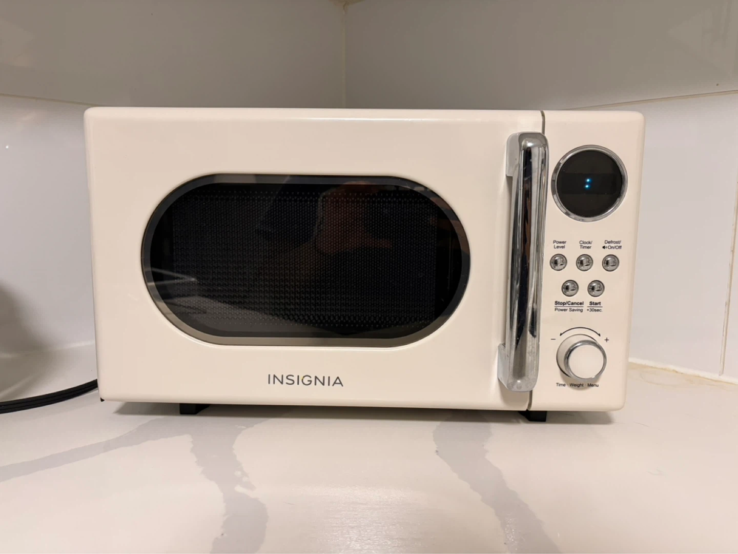 Insignia Retro Microwave Oven