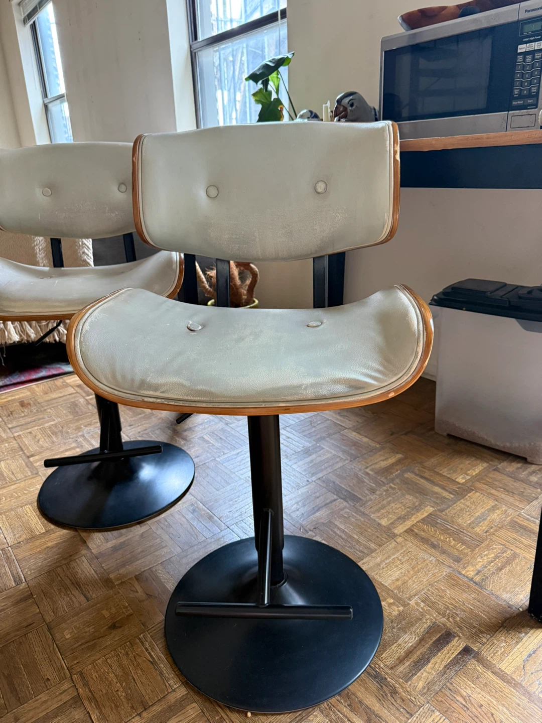 Set of 2 Wood Swivel Bar Stools - photo 2