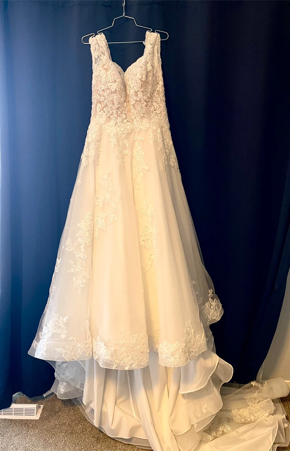 Stunning Allure White Lace Wedding Dress with Gorgeous Train - photo 3
