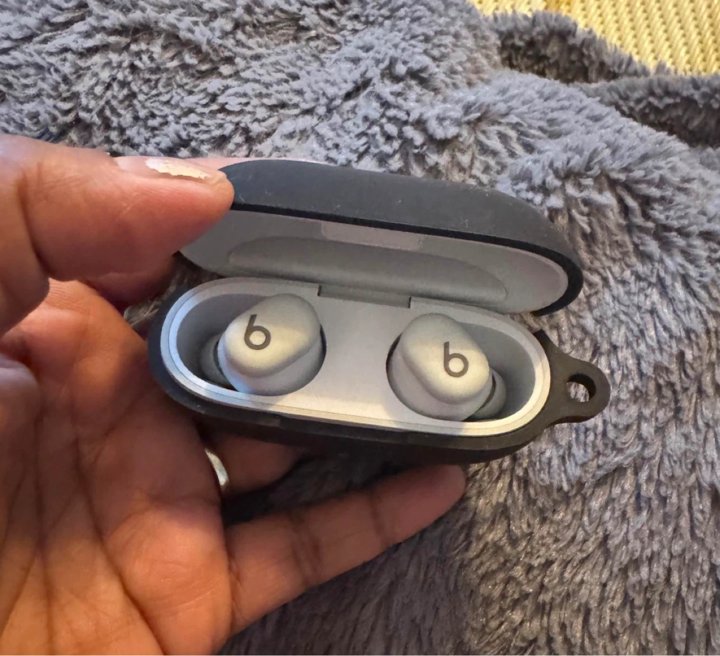 Beats Solo buds wireless earbuds. With black case - photo 3