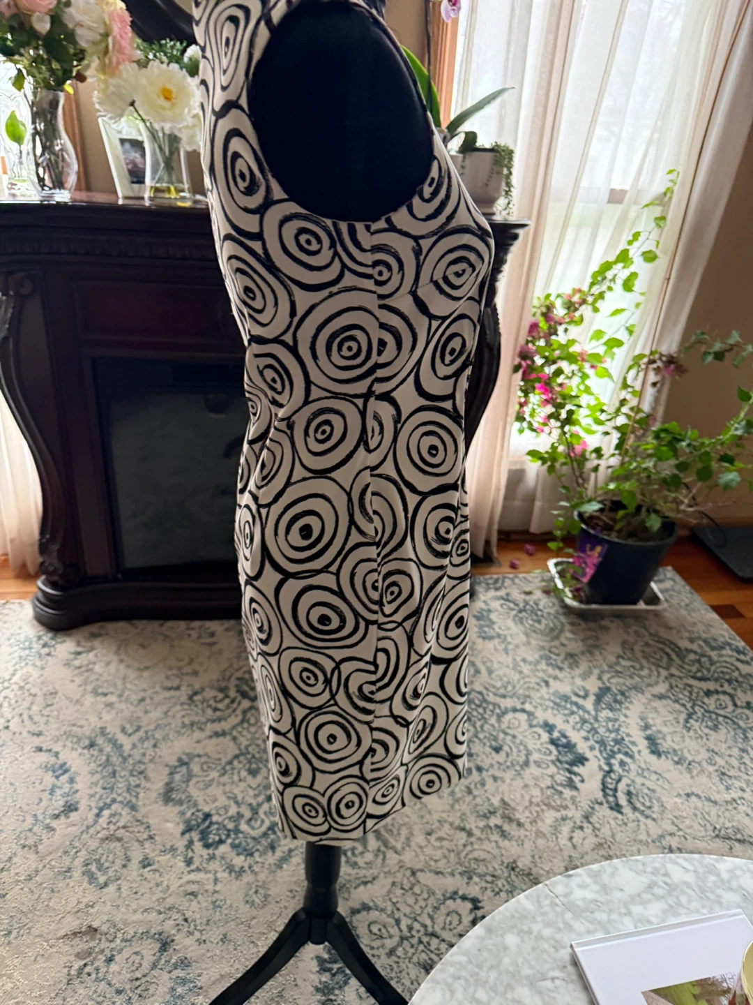 Black and White Swirl Pattern Sleeveless Dress - photo 4