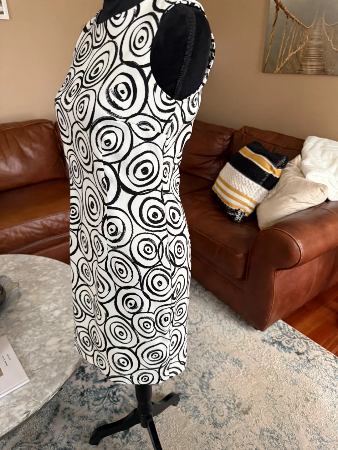 Black and White Swirl Pattern Sleeveless Dress - photo 5