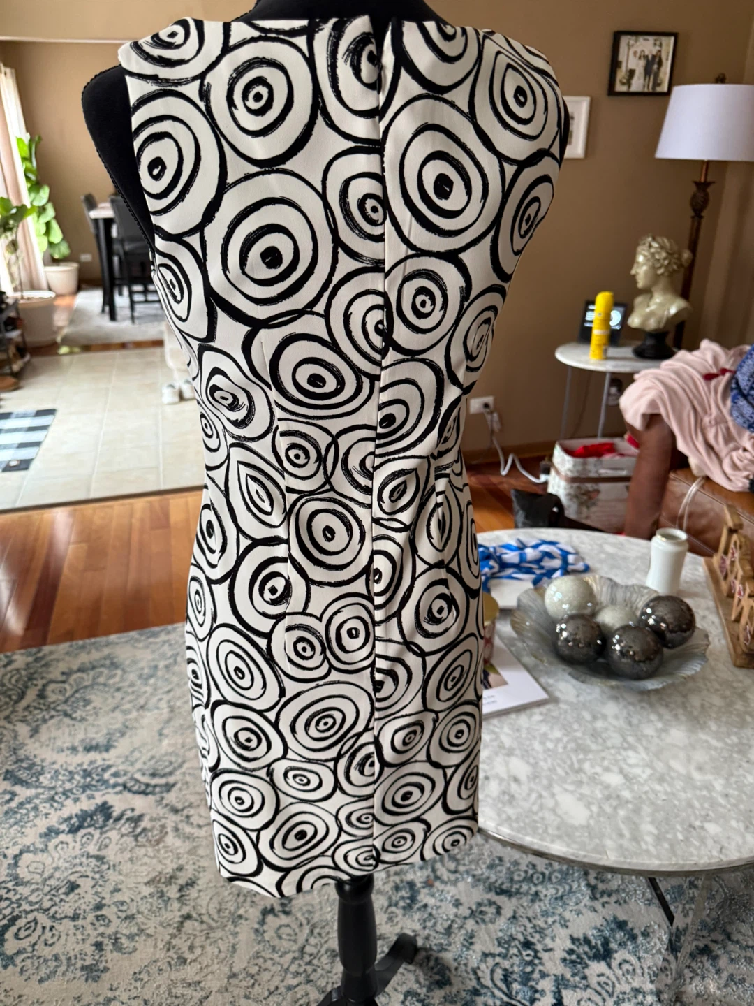 Black and White Swirl Pattern Sleeveless Dress - photo 3