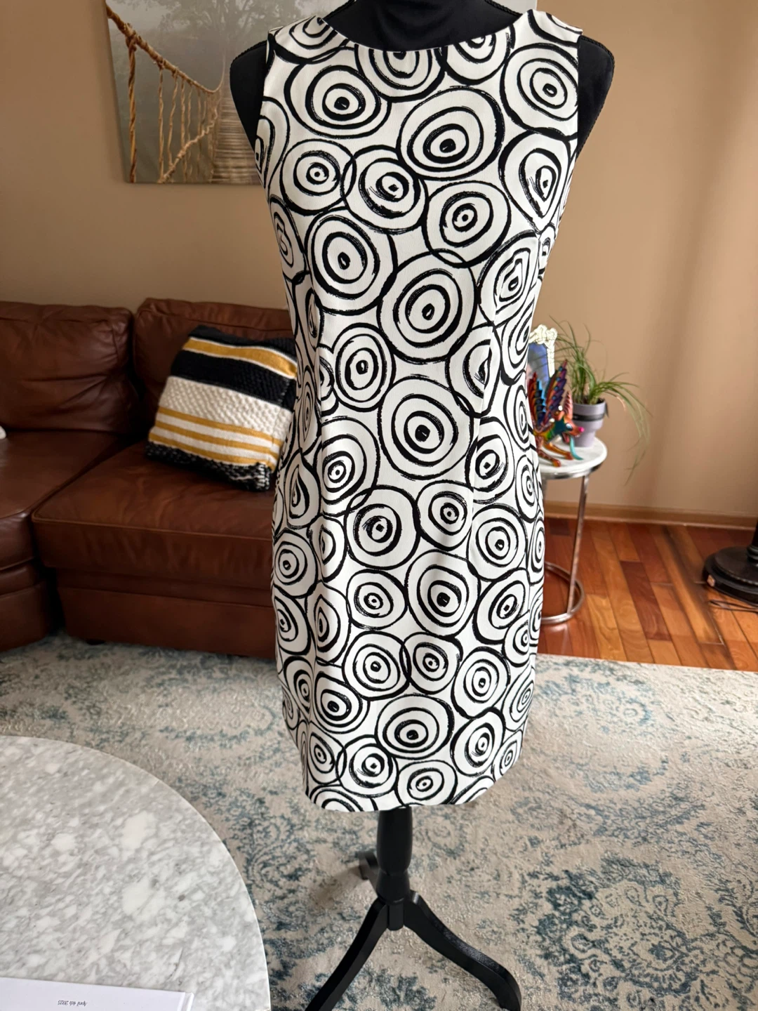 Black and White Swirl Pattern Sleeveless Dress - photo 2