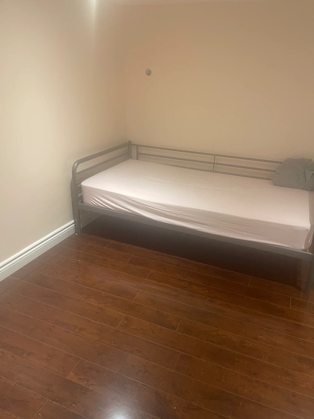Room for rent (Queensway/islington)