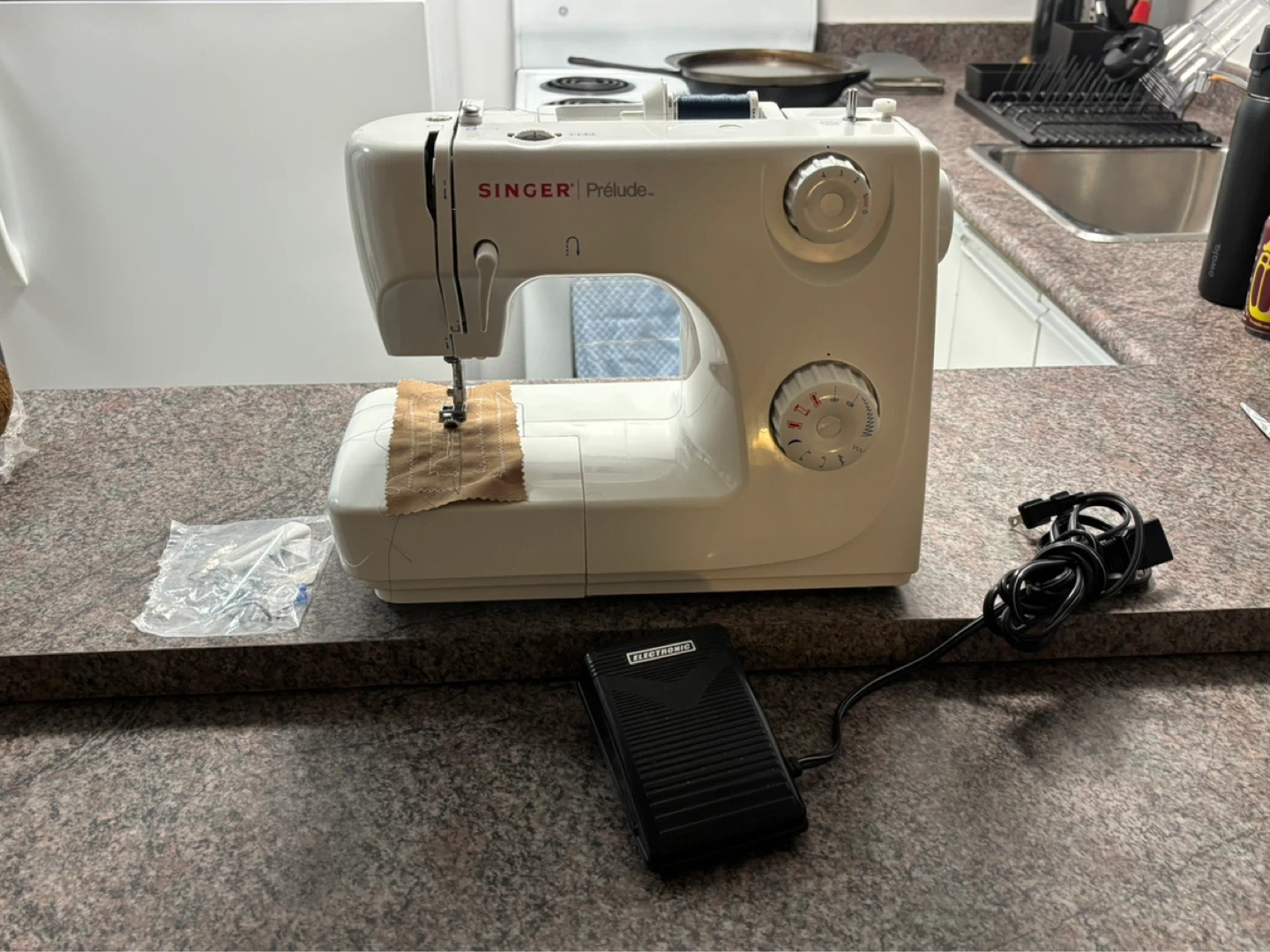 Singer Prelude 8280 Sewing Machine - photo 5