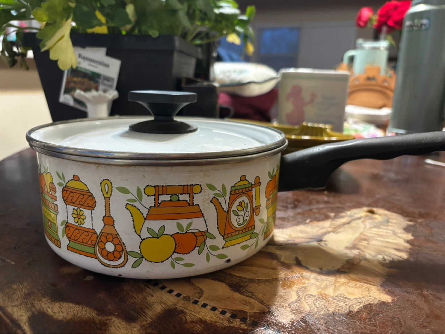 Vintage Enamelware Pot with Retro Kitchen Design