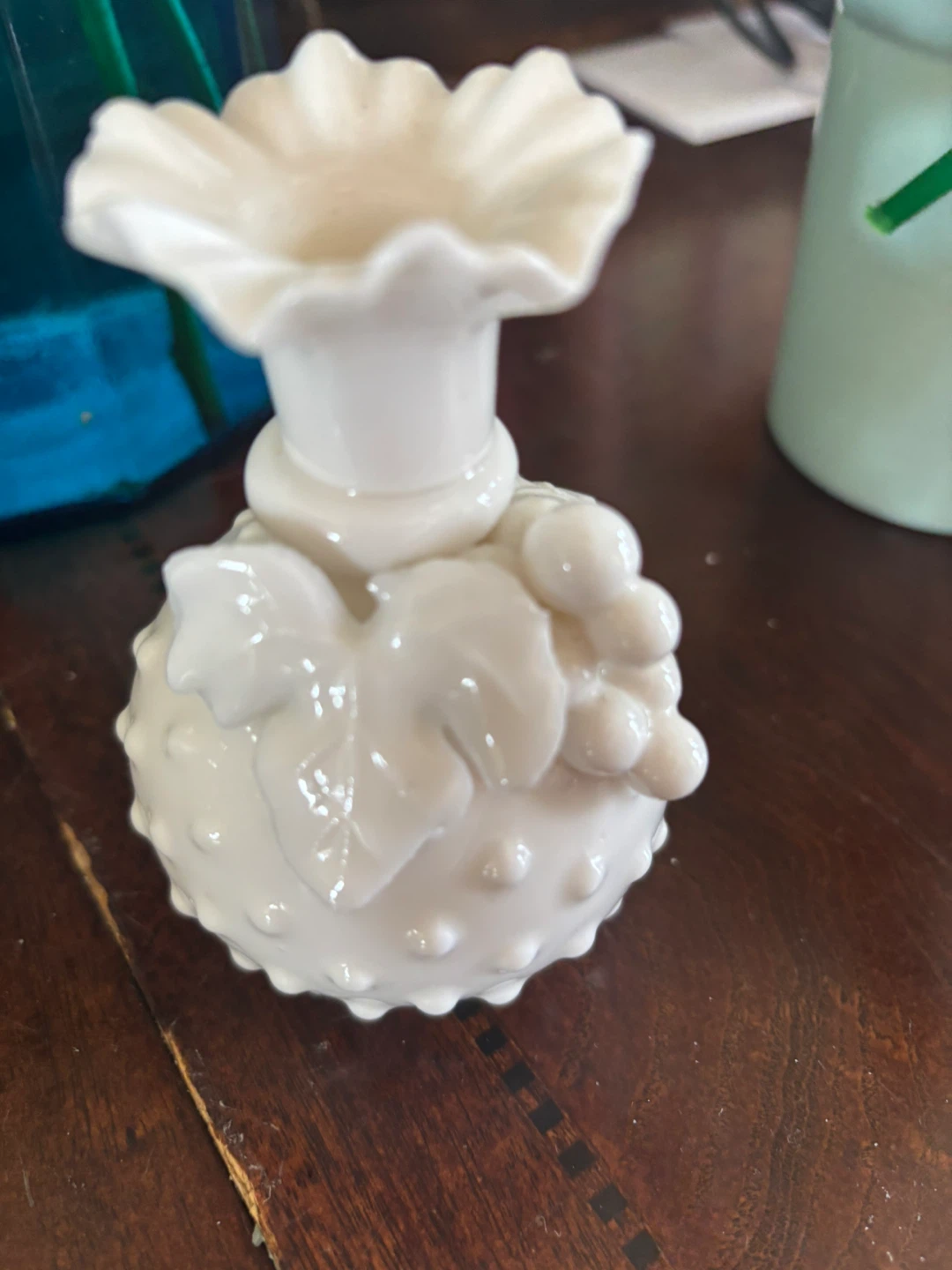 White Hobnail Grape Leaf Bud Vase - photo 3