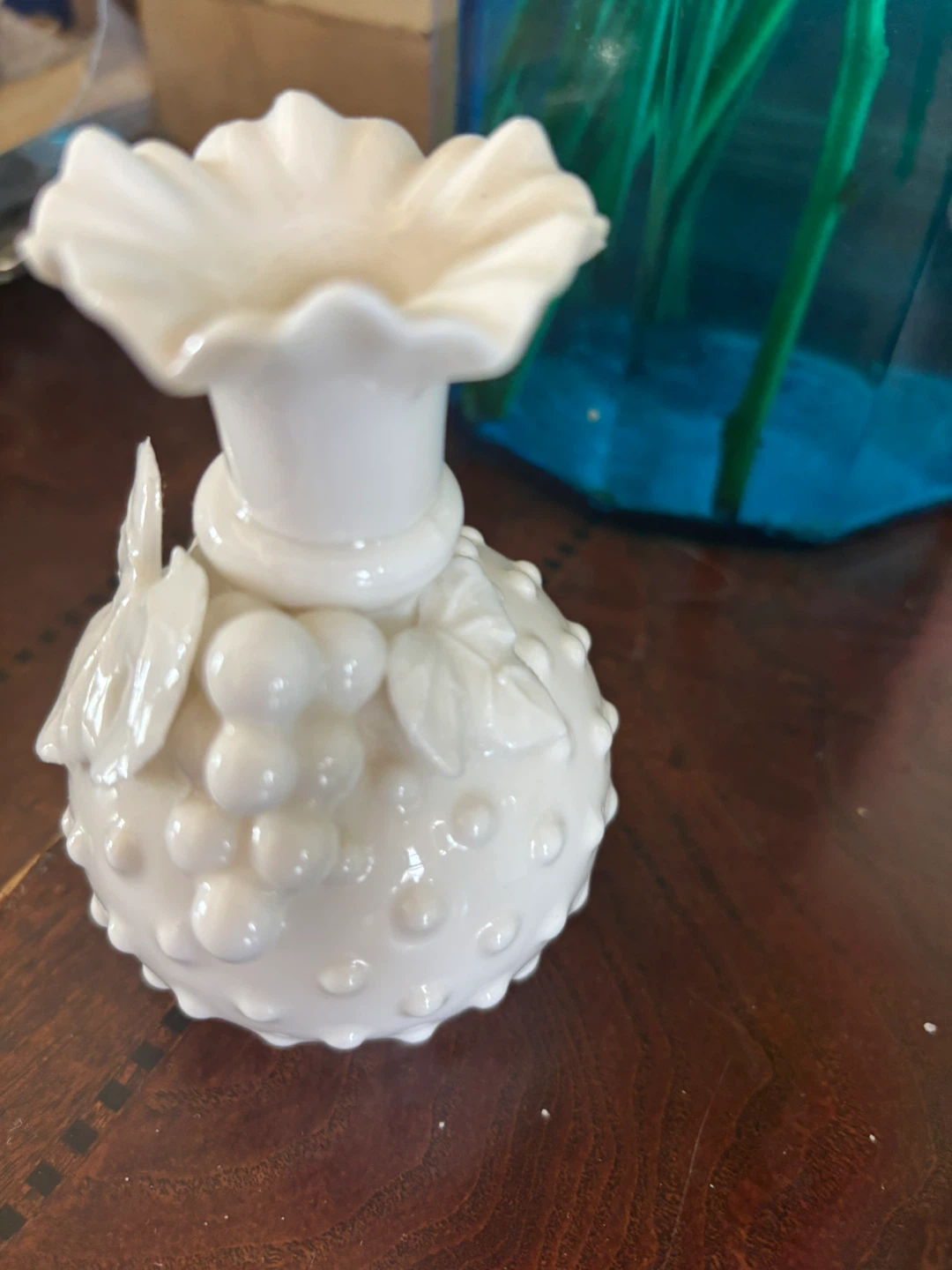 White Hobnail Grape Leaf Bud Vase - photo 4