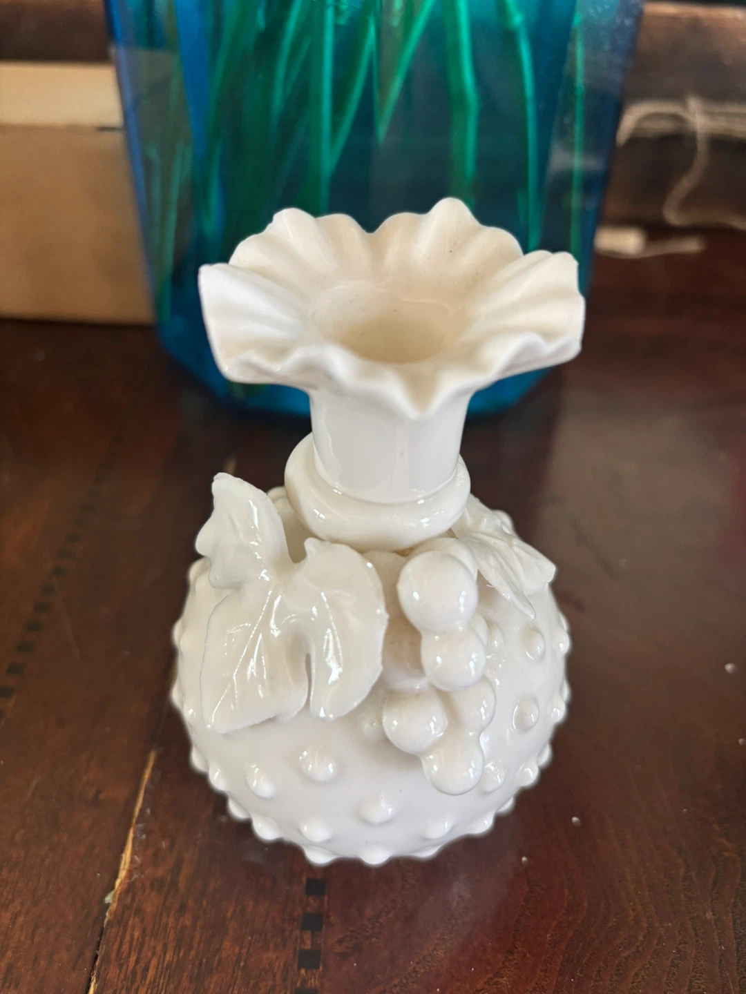 White Hobnail Grape Leaf Bud Vase - photo 2