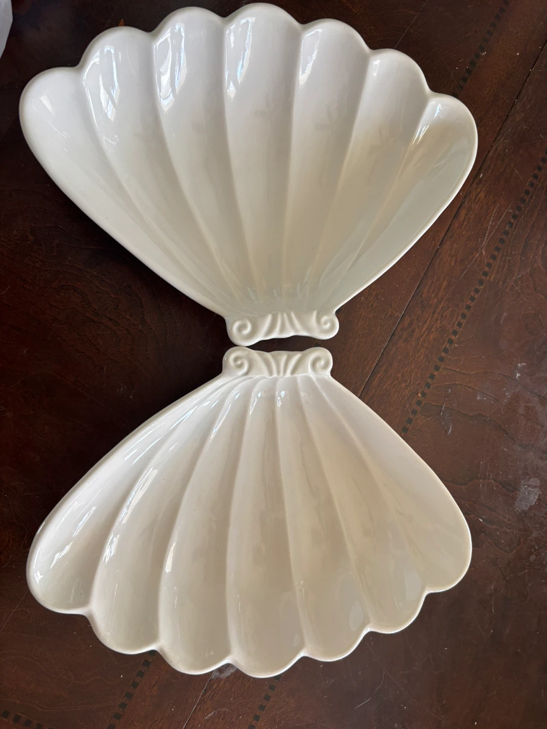 Set of 2 crème MCM Ceramic Shell Serving Trays