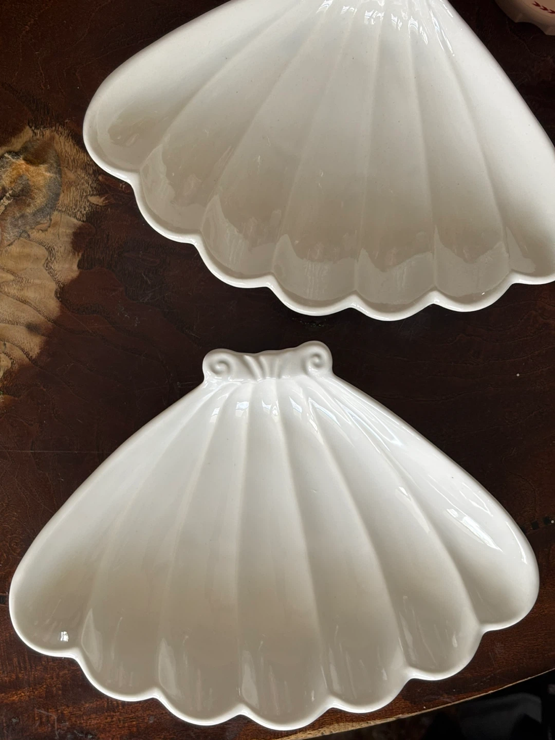 Set of 2 crème MCM Ceramic Shell Serving Trays - photo 2
