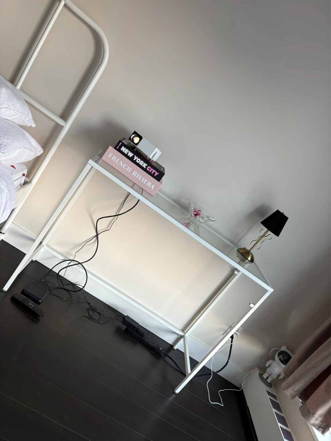 White Metal Glass Desk - photo 2