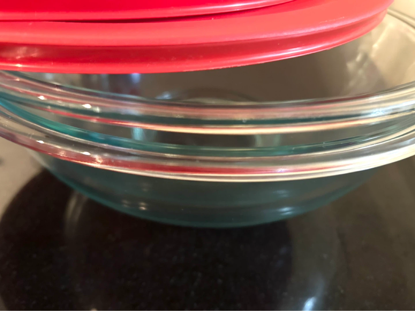 Two Pyrex 4qt Glass Mixing Bowl with Red Lid - photo 4