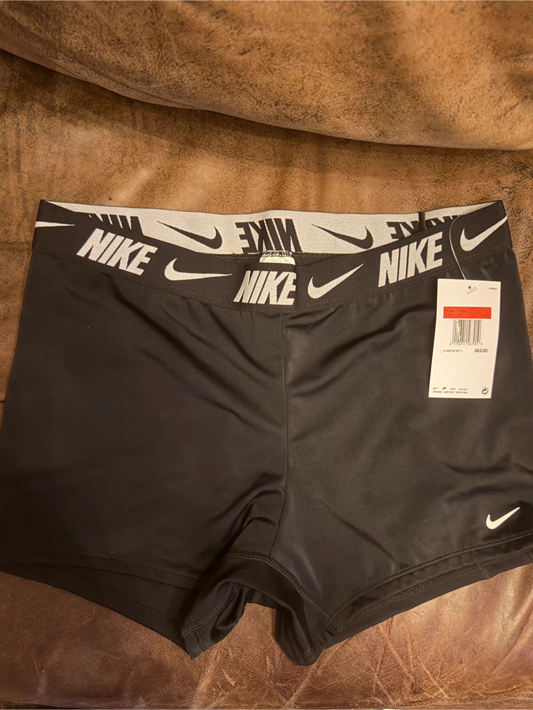 NEW - L- Nike Women's Pro Training Shorts