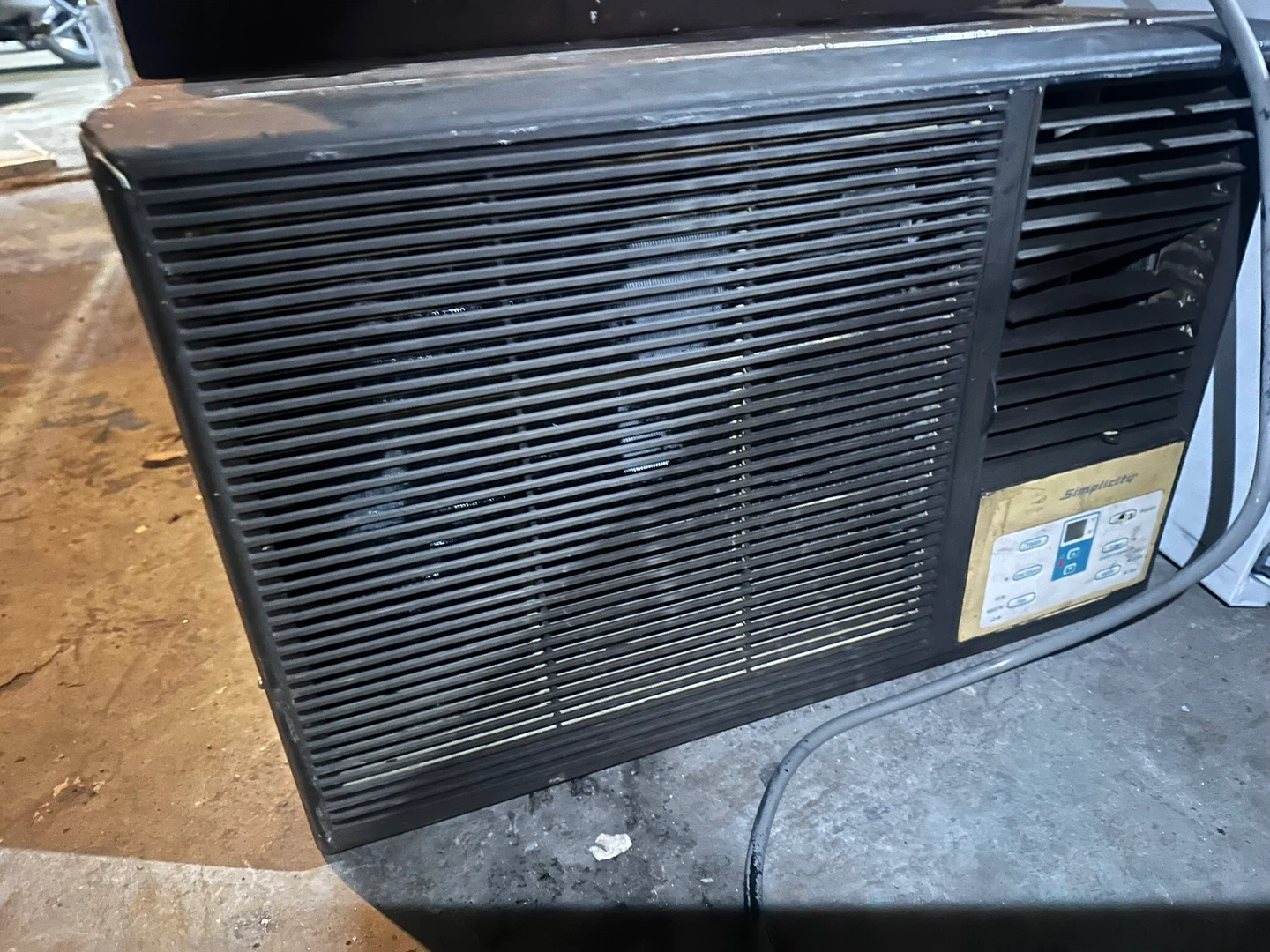 Simplicity 10500 BTU Window-type Air Conditioner