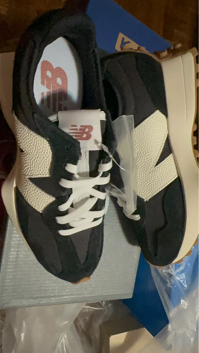 New Balance 327 Sneakers
