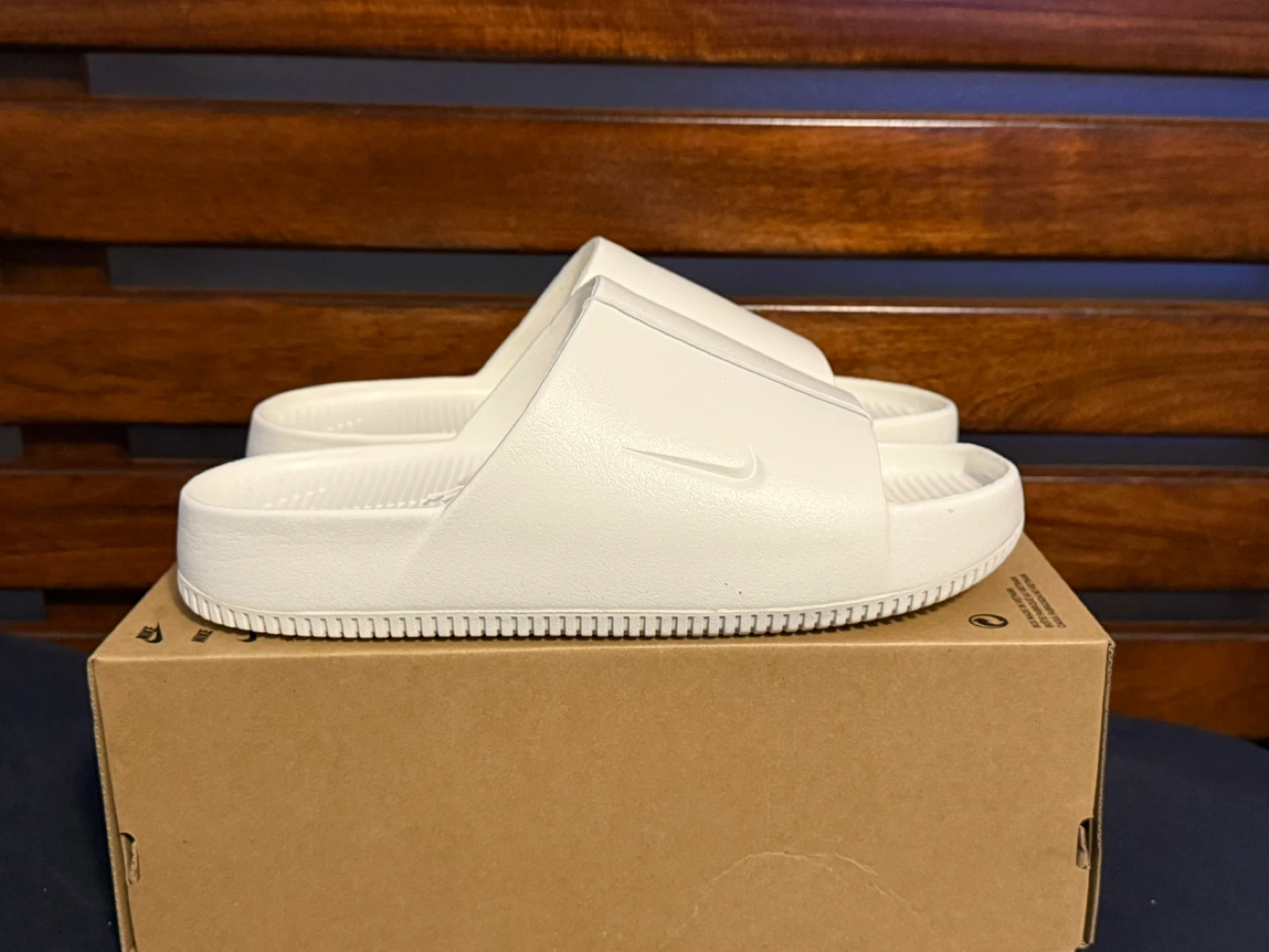 NIKE CALM SLIDES *WOMEN*. - Sz 8 **$40 FIRM**