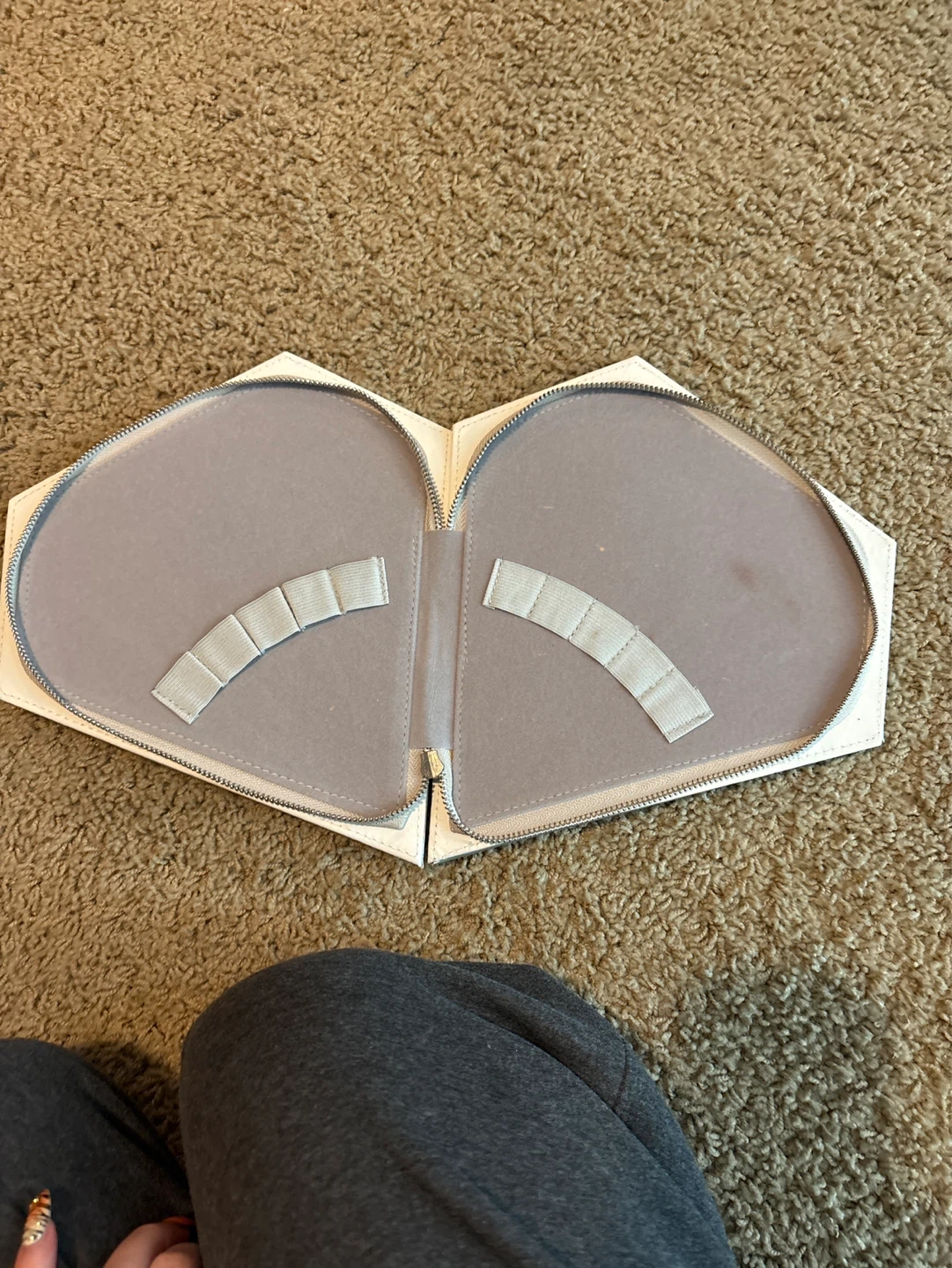 Diamond Shaped Holographic Travel Brush Case - photo 2