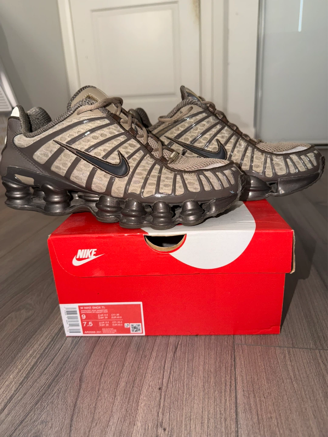 Nike Shox TL Women's Shoes - photo 4