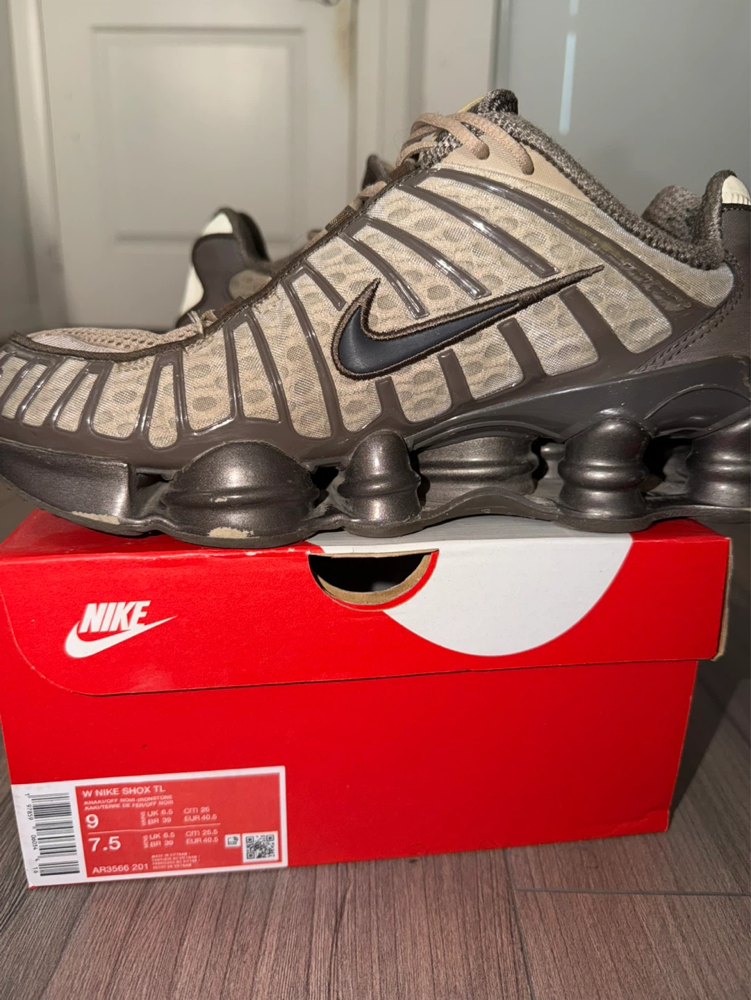 Nike Shox TL Women's Shoes - photo 3