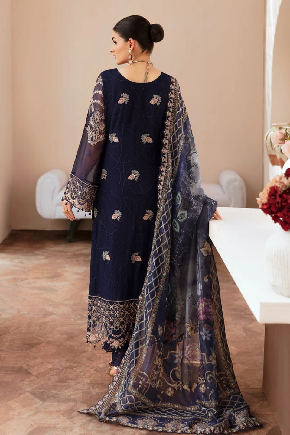 Embroidered Lawn Suit with Dupatta - photo 2