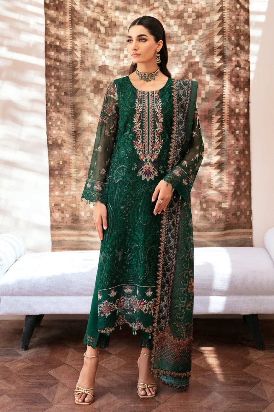 Embroidered Lawn Suit with Dupatta - photo 3
