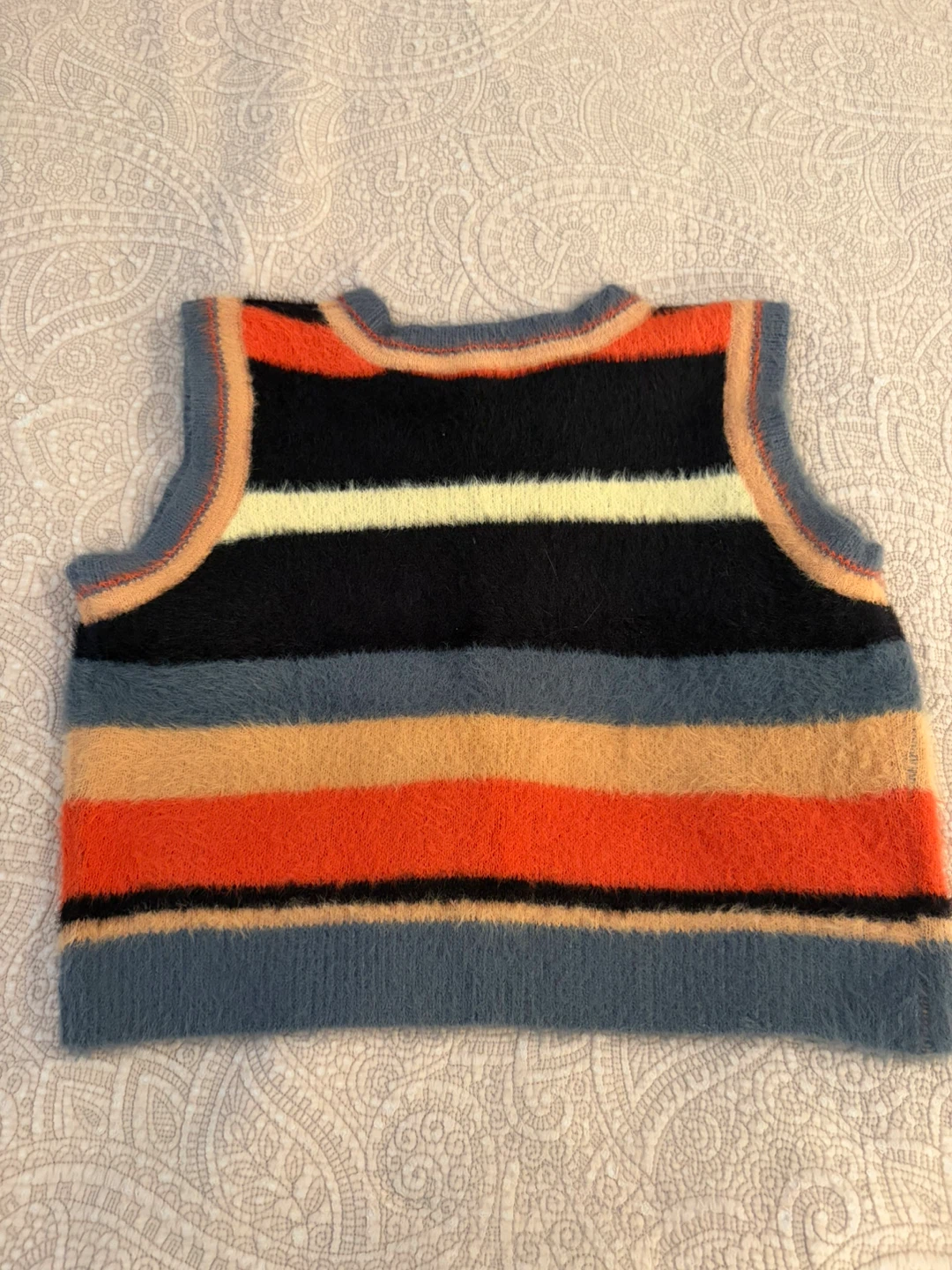 Brand new. Striped Fuzzy Sweater Vest - photo 3