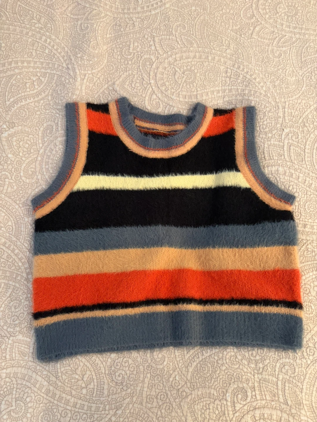 Brand new. Striped Fuzzy Sweater Vest - photo 2
