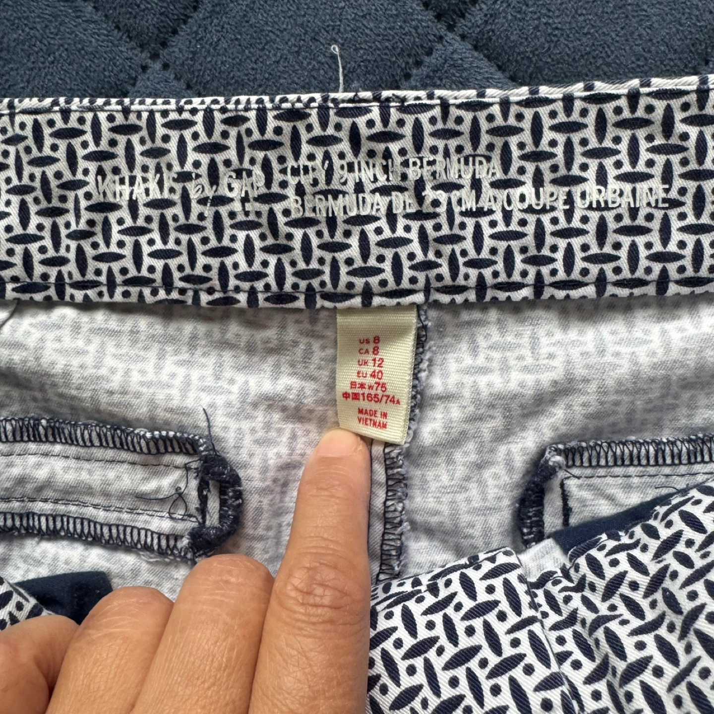 Gap City Pinch Bermuda Shorts - Size 8 - Navy Geometric Pattern - photo 3