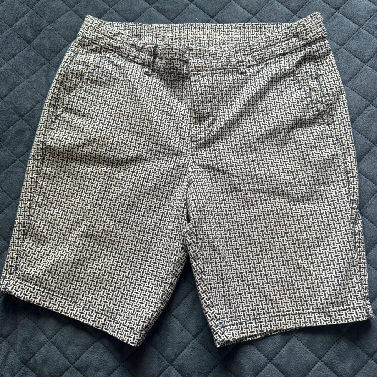 Gap City Pinch Bermuda Shorts - Size 8 - Navy Geometric Pattern