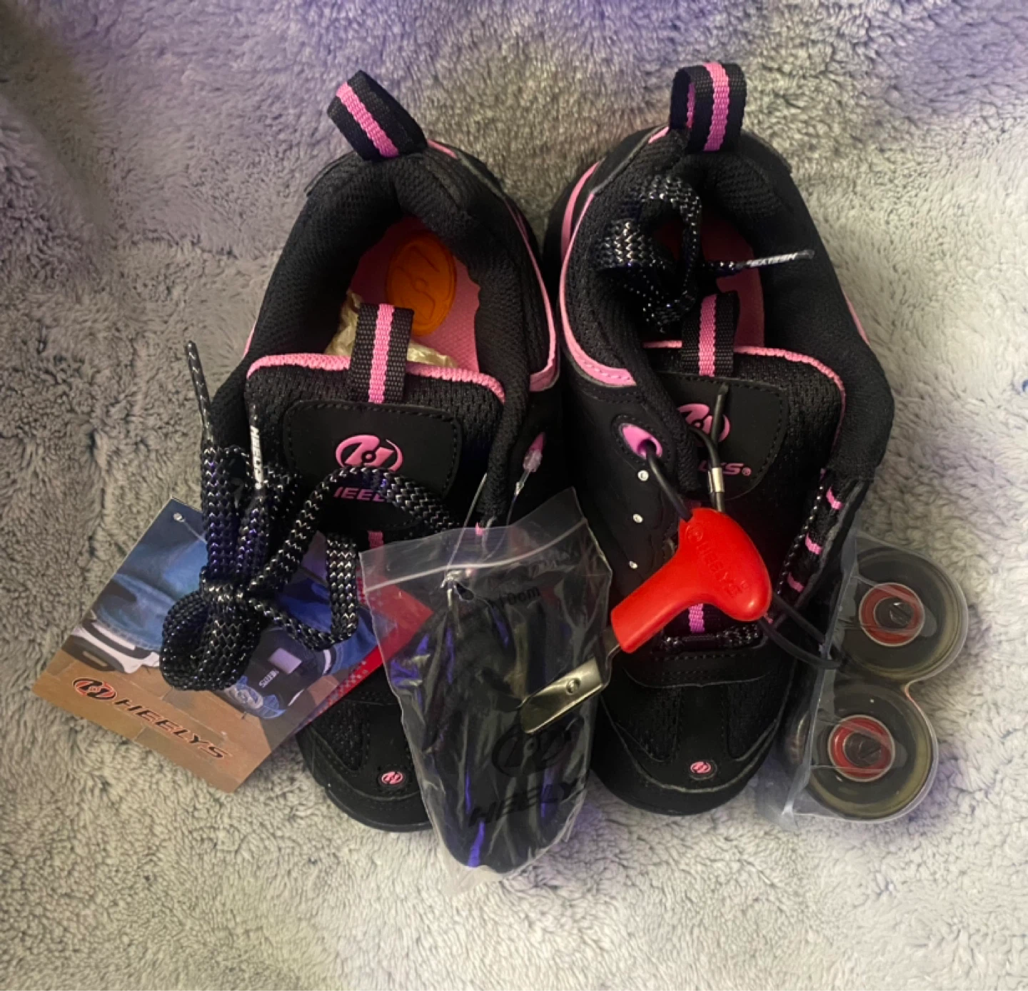 NEW Heelys Glitz 9119 Skate Shoes – Black/Pink – Youth 2 - photo 3