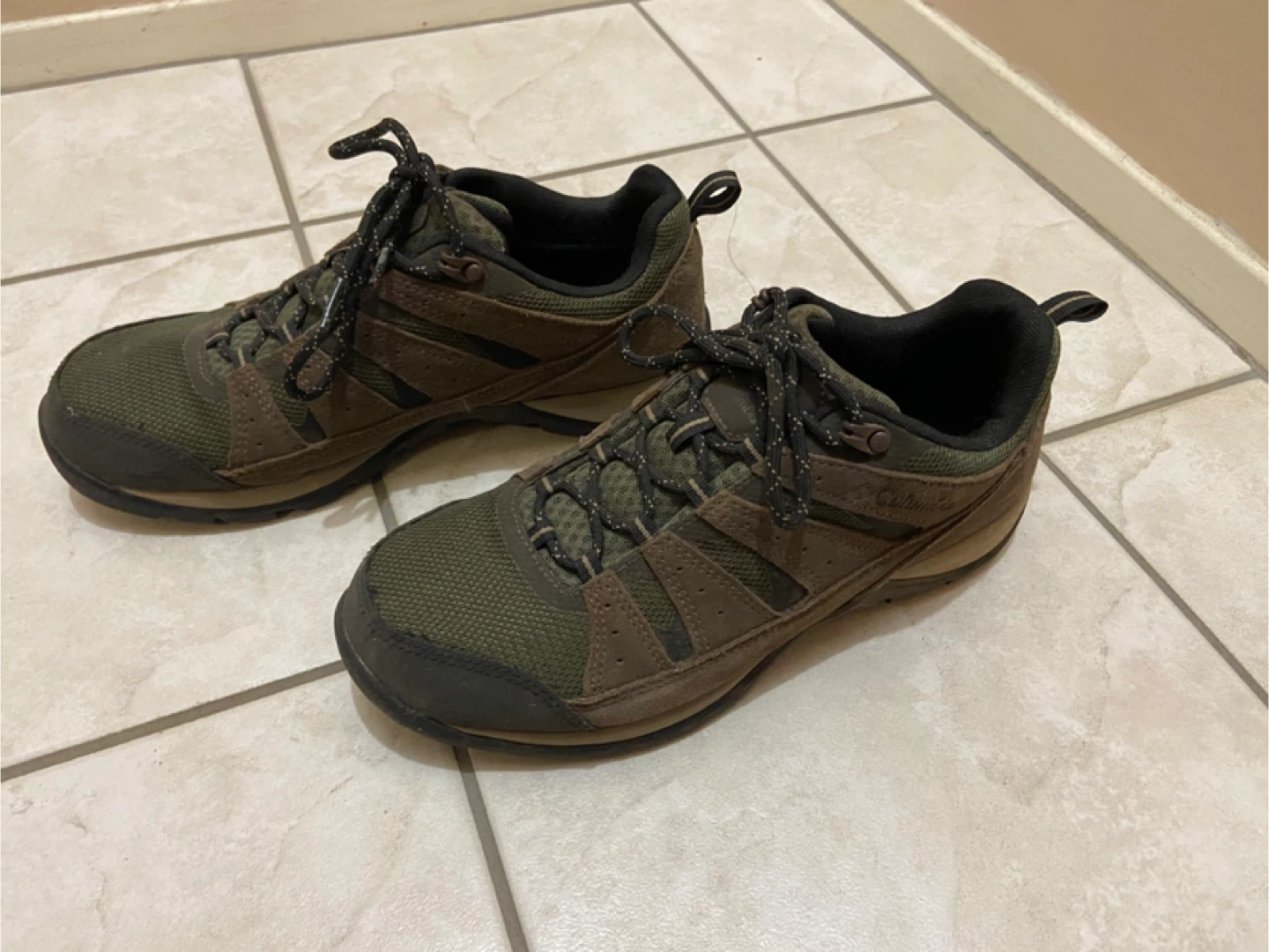 Columbia size 10 hiking shoes