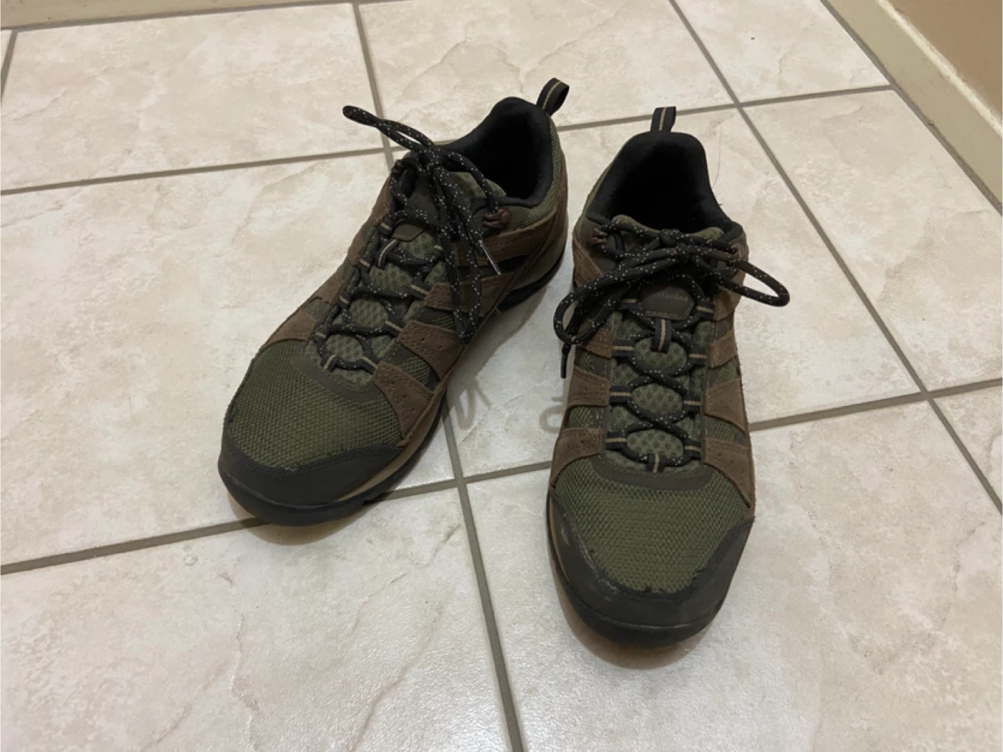 Columbia size 10 hiking shoes - photo 2