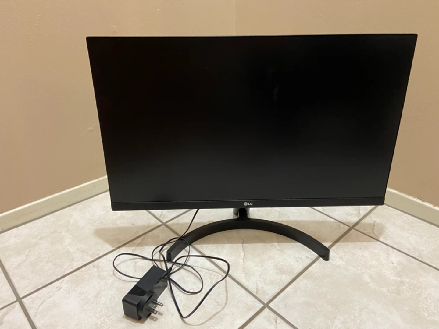 25 inch LG monitor 1080p, optional HDMI cable