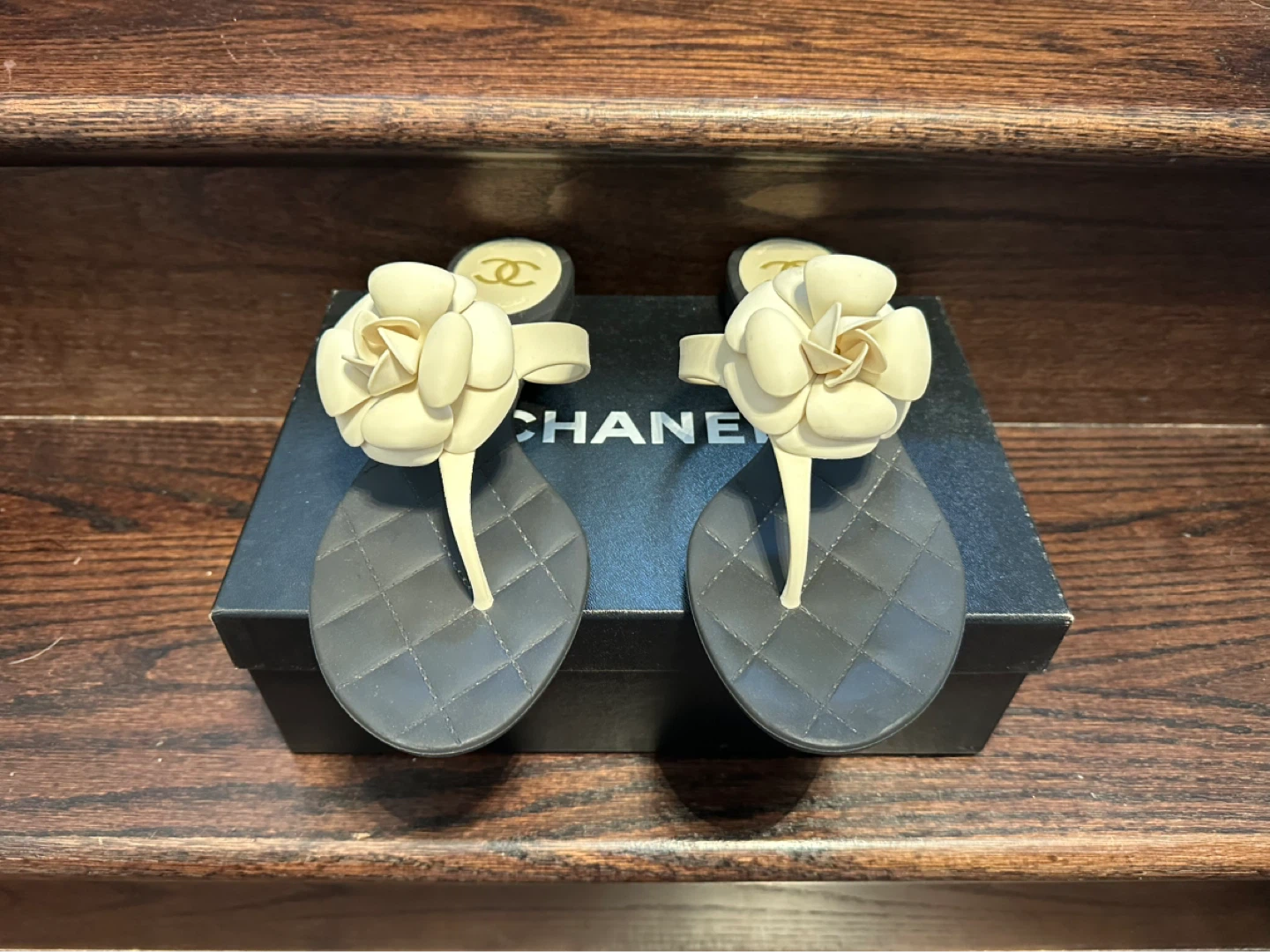 Chanel Camellia Flower Flip Flops shoes size 40 - photo 3