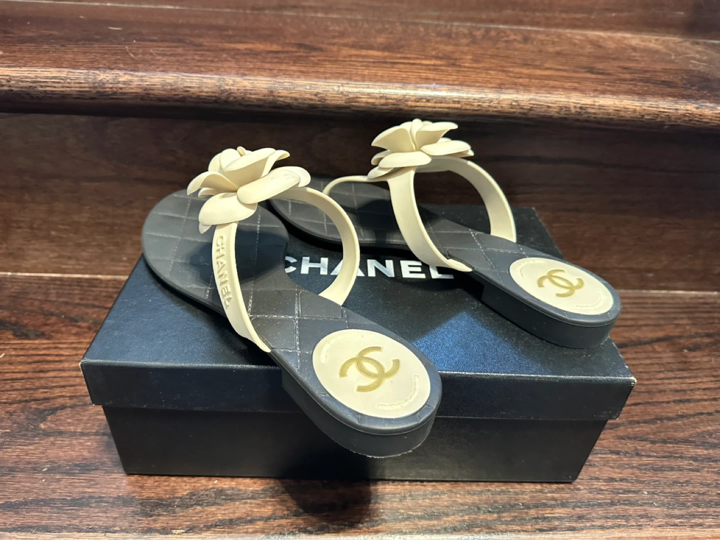 Chanel Camellia Flower Flip Flops shoes size 40 - photo 4