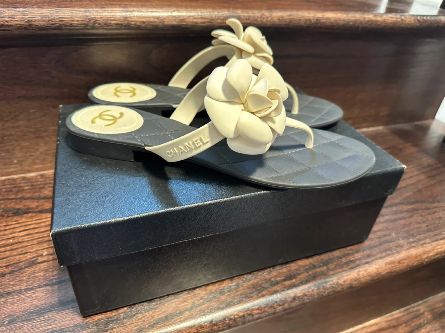 Chanel Camellia Flower Flip Flops shoes size 40 - photo 2