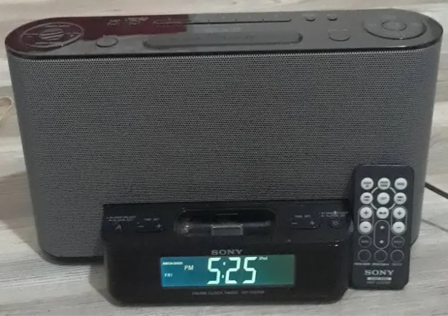 Sony Digital Alarm Clock Radio with iPod Dock - photo 2