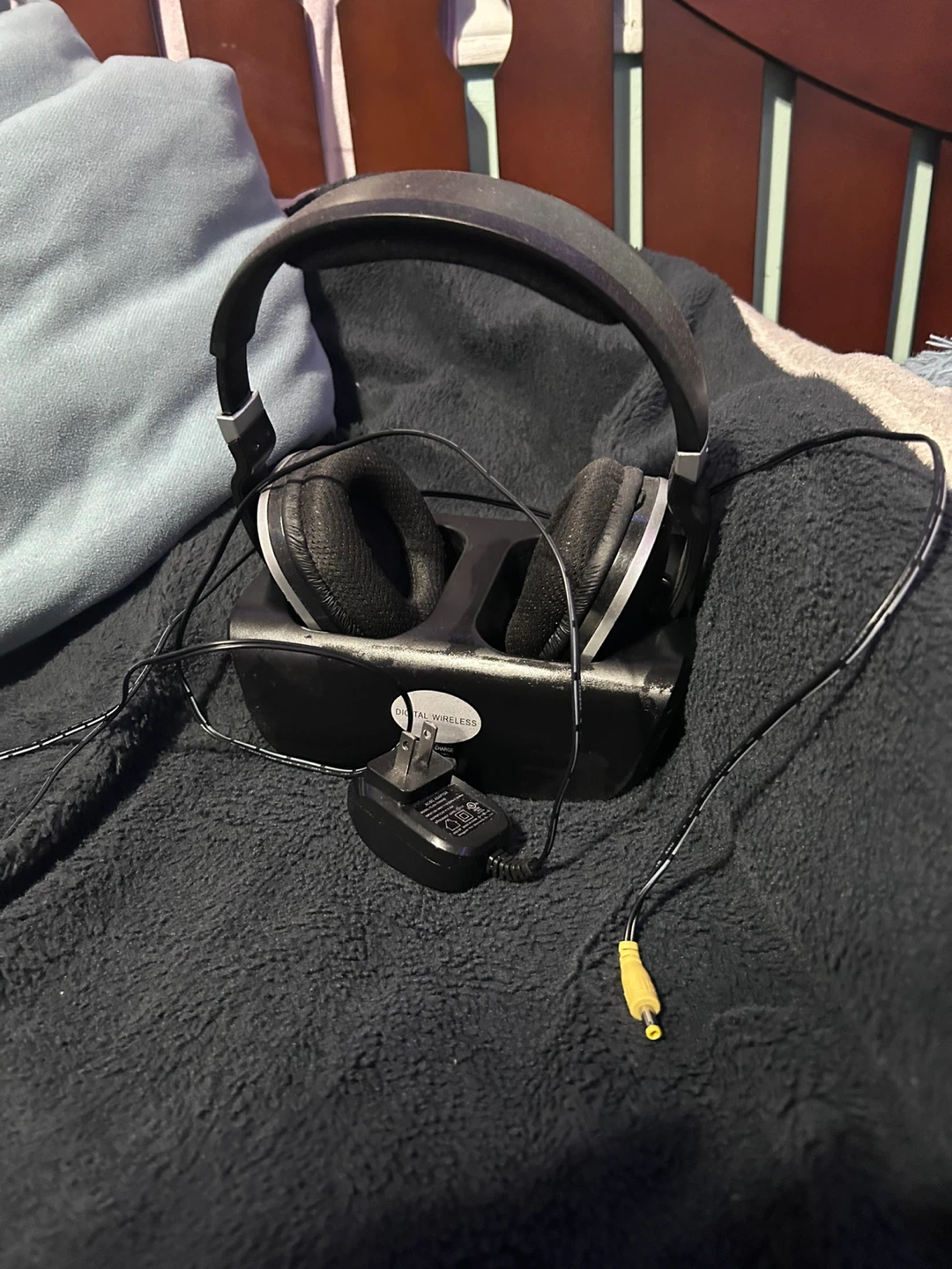 Digital Wireless Headphones with Charging Dock