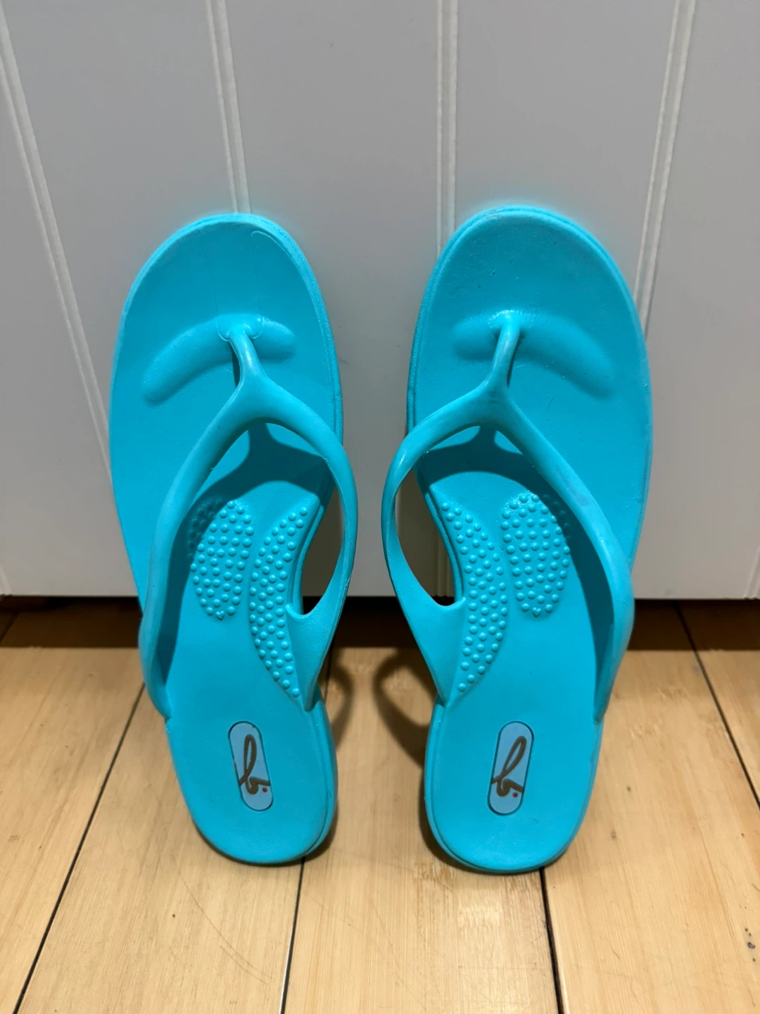 OOFOS Teal Flip Flops